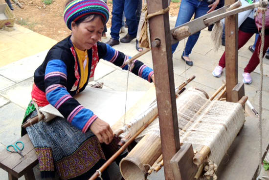 Đồng bào Mông được vay vốn ưu đãi, để đầu tư phát triển sản xuất ở Mường Lát